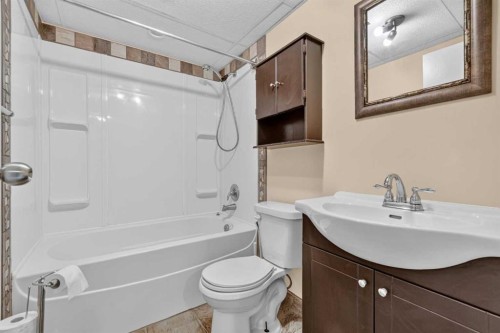 5306 51 Ave, Daysland, AB - Indoor Photo Showing Bathroom