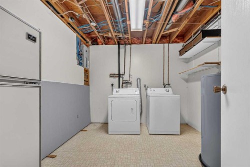 5306 51 Ave, Daysland, AB - Indoor Photo Showing Laundry Room
