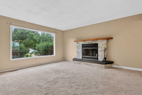 5306 51 Ave, Daysland, AB - Indoor Photo Showing Living Room With Fireplace