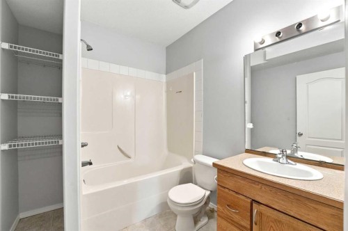 A-1205 Fleming Avenue, Penhold, AB - Indoor Photo Showing Bathroom
