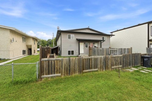 A-1205 Fleming Avenue, Penhold, AB - Outdoor With Exterior