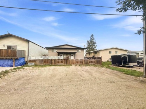 A-1205 Fleming Avenue, Penhold, AB - Outdoor With Exterior