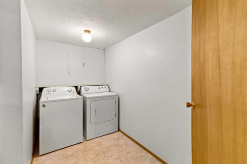 12 Opal Close, Lacombe, AB - Indoor Photo Showing Laundry Room