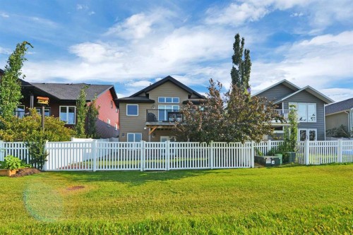 146 Sutherland Close, Red Deer, AB - Outdoor