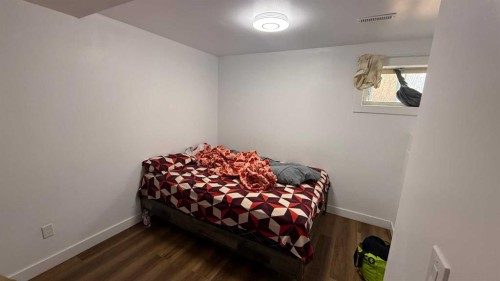 275 7 Street Se, Three Hills, AB - Indoor Photo Showing Bedroom