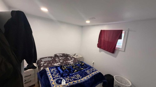 275 7 Street Se, Three Hills, AB - Indoor Photo Showing Bedroom