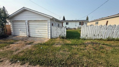 275 7 Street Se, Three Hills, AB - Outdoor