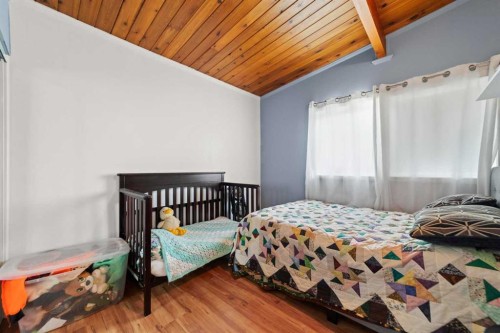 318 Main Street, Ferintosh, AB - Indoor Photo Showing Bedroom