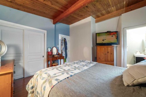 318 Main Street, Ferintosh, AB - Indoor Photo Showing Bedroom
