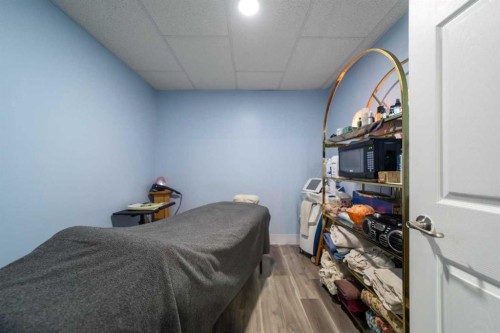 318 Main Street, Ferintosh, AB - Indoor Photo Showing Bedroom