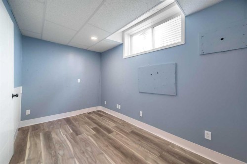 318 Main Street, Ferintosh, AB - Indoor Photo Showing Other Room
