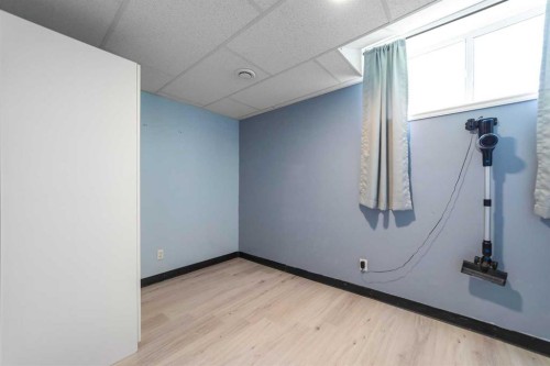 318 Main Street, Ferintosh, AB - Indoor Photo Showing Other Room