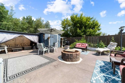 318 Main Street, Ferintosh, AB - Outdoor