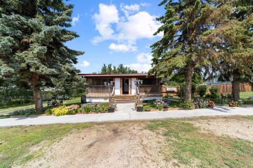 318 Main Street, Ferintosh, AB - Outdoor