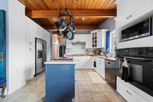 318 Main Street, Ferintosh, AB - Indoor Photo Showing Kitchen With Upgraded Kitchen