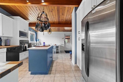 318 Main Street, Ferintosh, AB - Indoor Photo Showing Kitchen