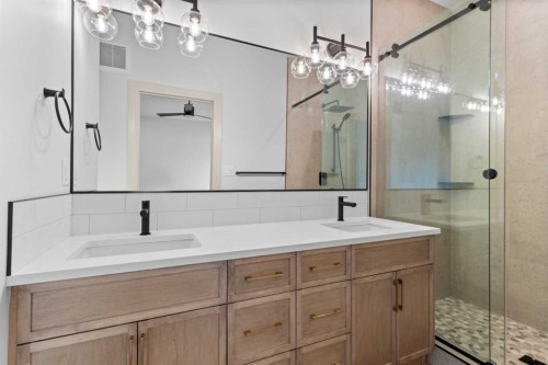 368 Timberlands Drive, Red Deer, AB - Indoor Photo Showing Bathroom