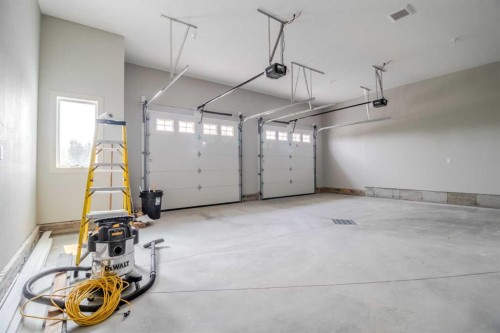 368 Timberlands Drive, Red Deer, AB - Indoor Photo Showing Garage