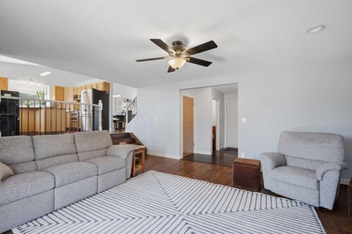73 Duncan Crescent, Red Deer, AB - Indoor Photo Showing Living Room