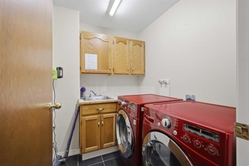 73 Duncan Crescent, Red Deer, AB - Indoor Photo Showing Laundry Room