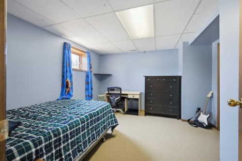 73 Duncan Crescent, Red Deer, AB - Indoor Photo Showing Bedroom