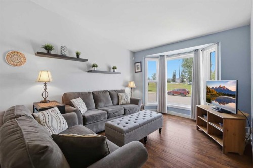 73 Duncan Crescent, Red Deer, AB - Indoor Photo Showing Living Room