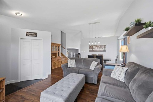 73 Duncan Crescent, Red Deer, AB - Indoor Photo Showing Living Room