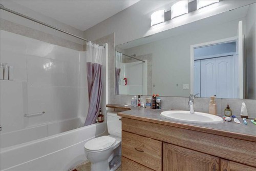 13 Rogers Road, Sylvan Lake, AB - Indoor Photo Showing Bathroom