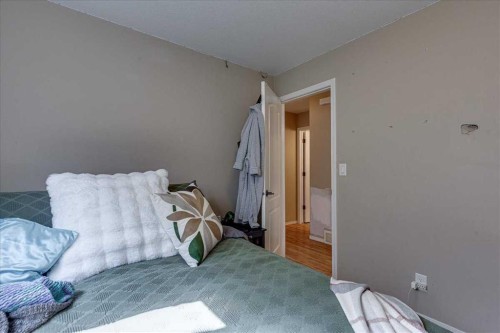 13 Rogers Road, Sylvan Lake, AB - Indoor Photo Showing Bedroom