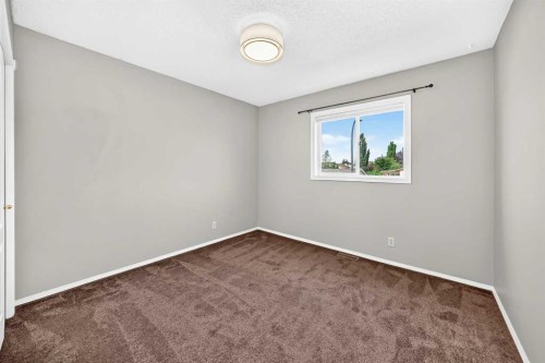 37 Kennings Crescent, Red Deer, AB - Indoor Photo Showing Other Room