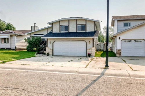 37 Kennings Crescent, Red Deer, AB - Outdoor With Facade