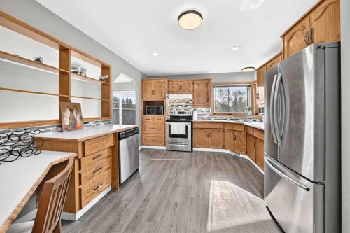 37 Kennings Crescent, Red Deer, AB - Indoor Photo Showing Kitchen With Stainless Steel Kitchen
