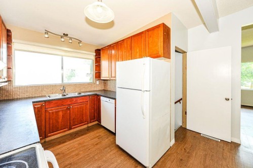 88-Mount Pleasant Drive, Camrose, AB - Indoor Photo Showing Kitchen With Double Sink