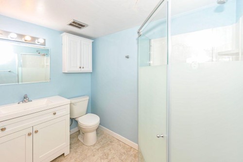 88-Mount Pleasant Drive, Camrose, AB - Indoor Photo Showing Bathroom