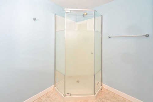 88-Mount Pleasant Drive, Camrose, AB - Indoor Photo Showing Bathroom