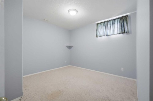 5508 49 Avenue, Alix, AB - Indoor Photo Showing Other Room