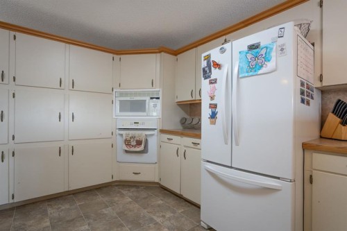 22 Robinson Place, Bashaw, AB - Indoor Photo Showing Other Room