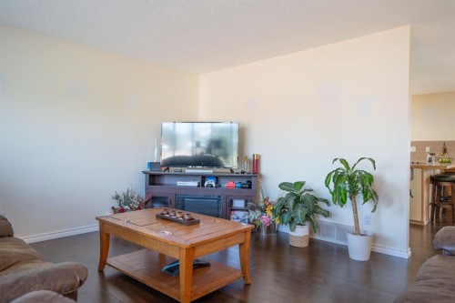22 Robinson Place, Bashaw, AB - Indoor Photo Showing Living Room