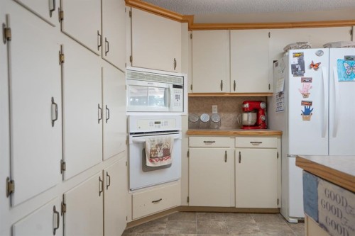 22 Robinson Place, Bashaw, AB - Indoor
