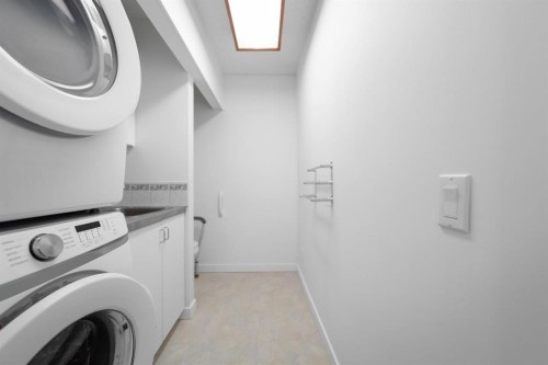 6210 53 Avenue, Camrose, AB - Indoor Photo Showing Laundry Room