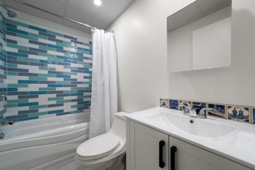 6210 53 Avenue, Camrose, AB - Indoor Photo Showing Bathroom