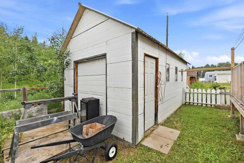 #9-5235 50 Street, Caroline, AB 