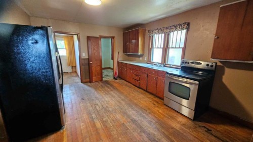 4729 Windsor Avenue, Coronation, AB - Indoor Photo Showing Kitchen