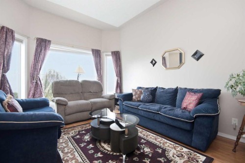 98 Duval Crescent, Red Deer, AB - Indoor Photo Showing Living Room