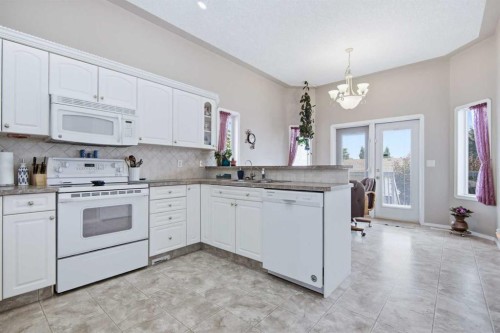 98 Duval Crescent, Red Deer, AB - Indoor Photo Showing Kitchen