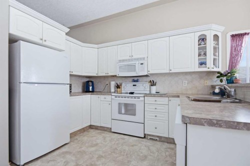 98 Duval Crescent, Red Deer, AB - Indoor Photo Showing Kitchen