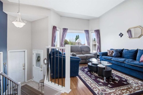 98 Duval Crescent, Red Deer, AB - Indoor Photo Showing Living Room