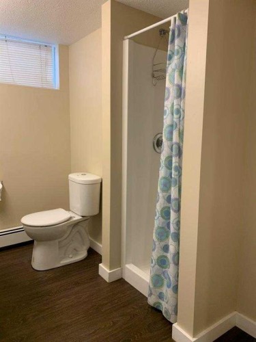 6014 56 Avenue, Red Deer, AB - Indoor Photo Showing Bathroom
