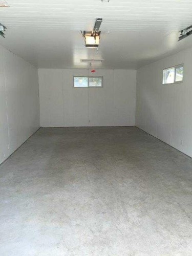 6014 56 Avenue, Red Deer, AB - Indoor Photo Showing Garage