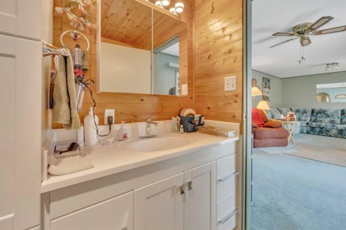 76 Buskmose Drive, Grandview, AB - Indoor Photo Showing Bathroom